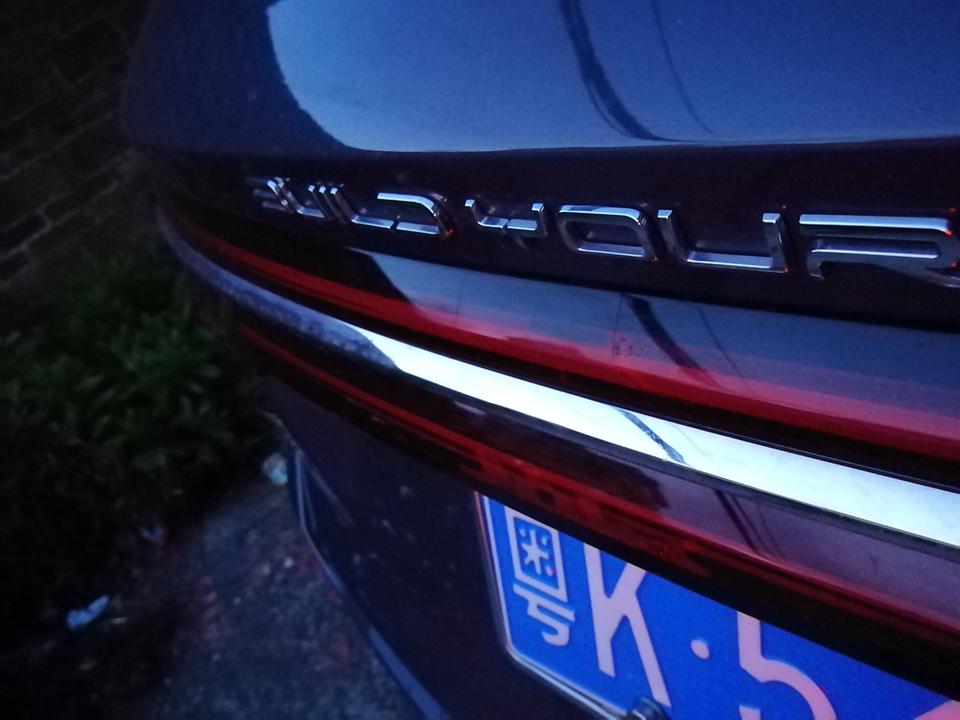 宋pro 新车 8月头提的车  后尾灯裂开了 不是撞的  能找4s理赔不