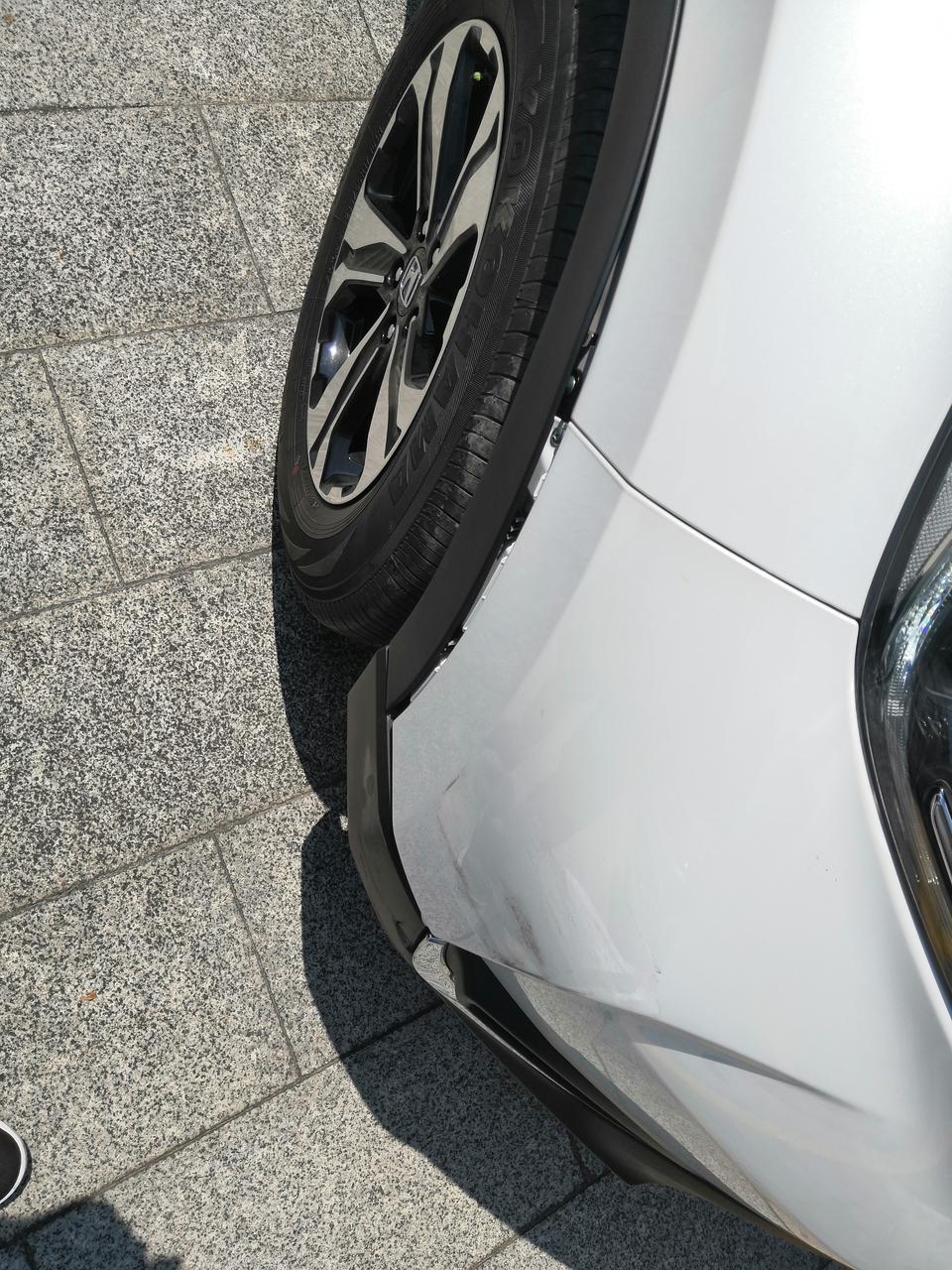 本田cr-v-刚刚出去停车时车头刮到，这样子维修要多少钱？