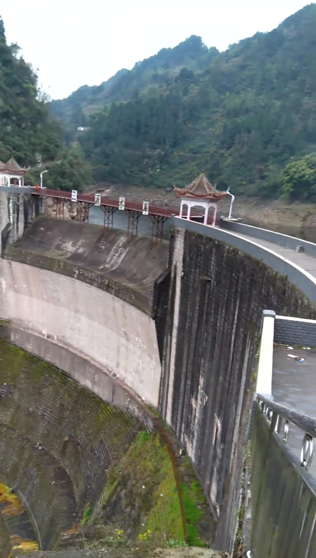 重庆开州三汇水库大坝,始建于上世纪70年代.