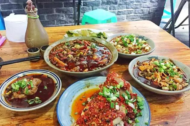 在重庆，吃完这68样美食我们就结婚吧！