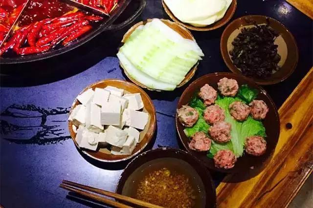 在重庆，吃完这68样美食我们就结婚吧！