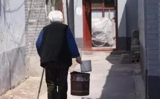 寻找74年送往青田后街的女孩。外婆已经80岁高龄，只为完成她