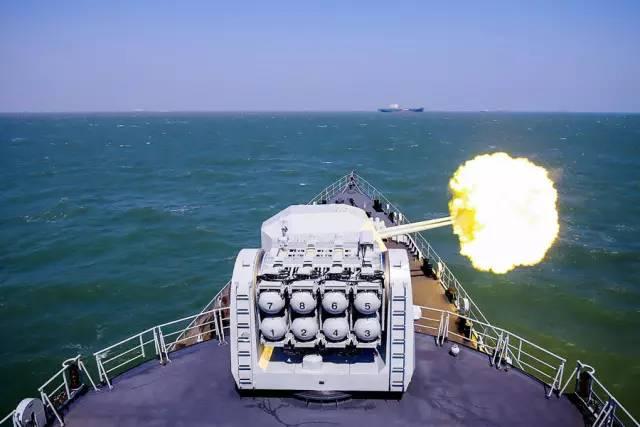 海军新型护卫舰海上训练
