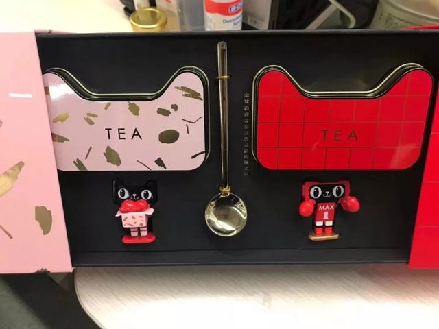 别人公司的开门利是：百度很AI，天猫喝茶，腾讯宛若春运