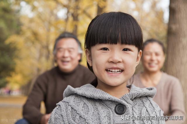 隔代育儿影响有多大？孤独症孩子患病5年才被发现……