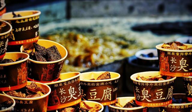 摆地摊卖什么？这几种地摊小吃门槛低、利润高，做好了能月入过万