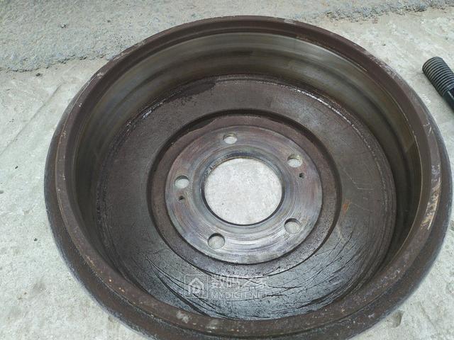 面包车后鼓刹多少公里更换？拆跑了4年65000km的江淮M3后鼓刹看看