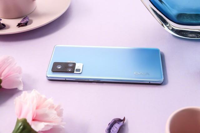 《乘风破浪的姐姐》携vivo X50系列，见证手机防抖