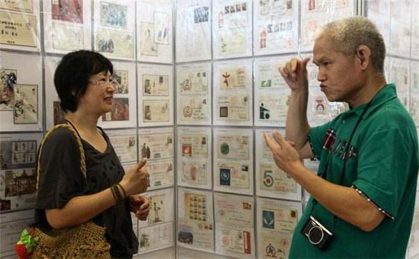 40年前，一位邮票员没完成销售任务，自己买下15版猴票，如今怎样