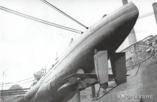 U型潜艇被反潜轰炸机逮个正着，结果飞机却被自己击落