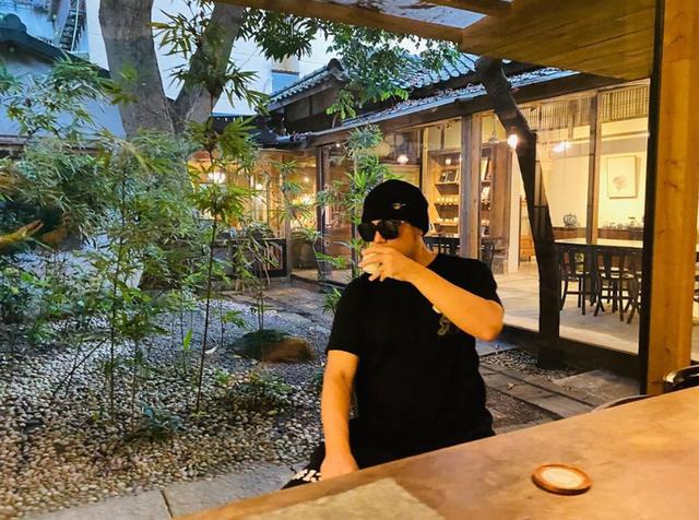 监控|周杰伦被用监控拍照 店员道歉：开始觉得他太胖不像