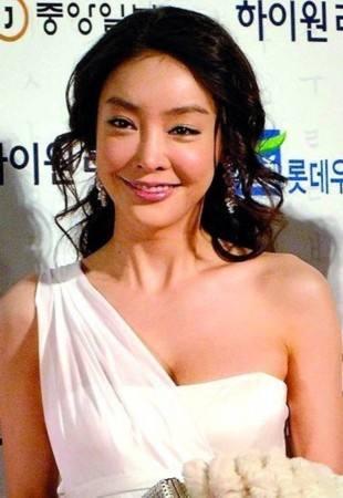 当年红极一时的女星，原来背后竟是"陪客女"，真是令人感到唏嘘