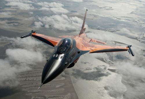 好消息传来，美媒列出歼10一长串优点，直接碾压美F16