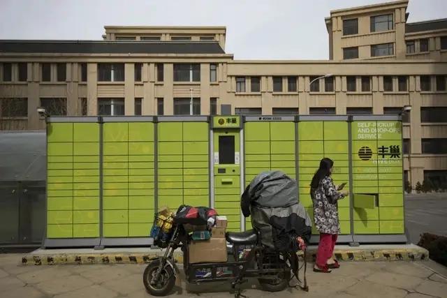 “免费午餐”结束了？你还会使用付费快递柜吗