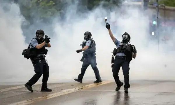 在疫情和动乱中的美国会经济衰退吗？