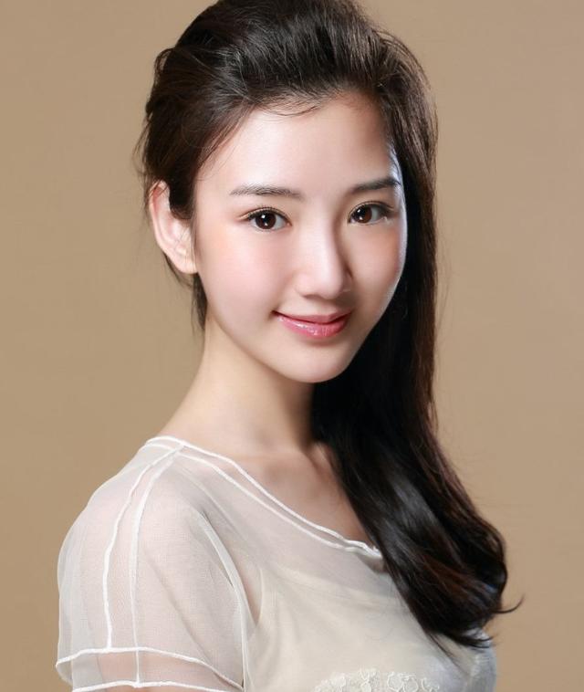 出生被扔垃圾桶，还遭“恶父”索5000万？毛晓彤可比钟晓芹惨多了