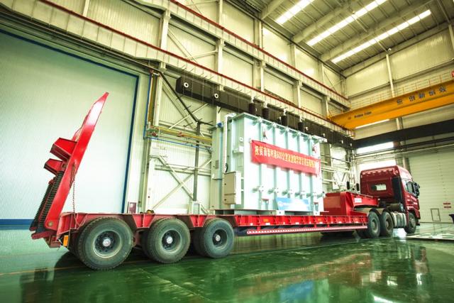 中国首套时速600公里高速磁浮专用变压器下线