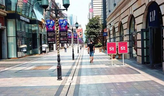 厉害！中国投资500亿建成的步行街，全长达1.5公里，就在武汉