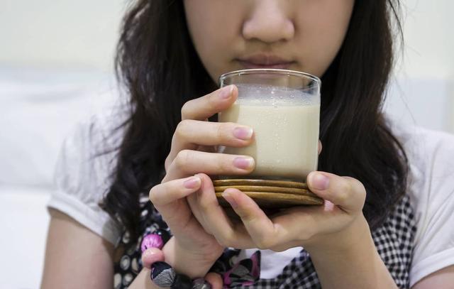 公务员：单位的伙食太差！网友：管饭就不错了