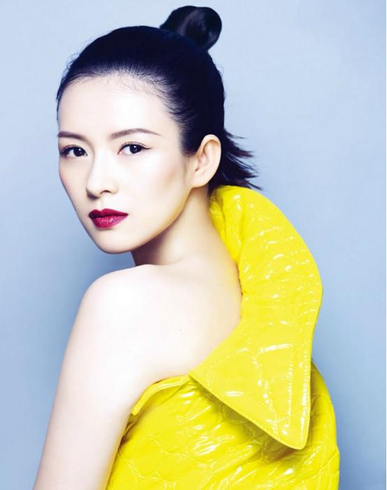 章子怡带一家人爬山太清新，小女儿一看脸傲娇