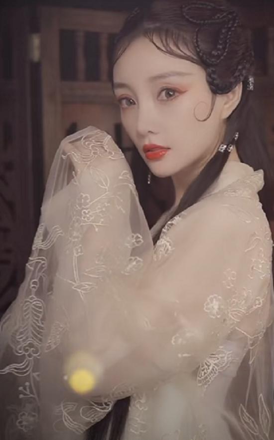 李小璐化身古装美女，但网友依旧不放过她：金莲，大郎可好？