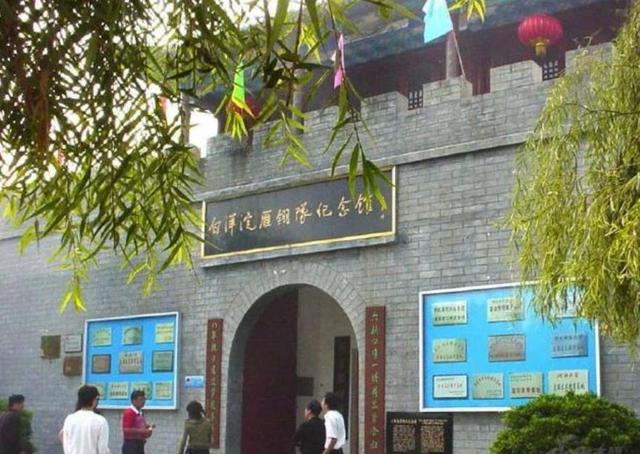 “八一”建军节，向人民英雄致敬