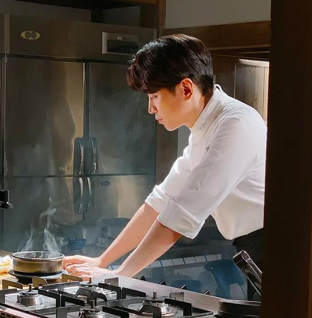会演戏又会做菜！盘点韩国12位进得了厨房的男艺人们名单