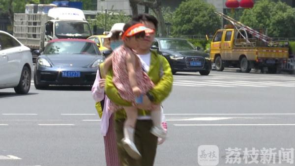 郭敬明吃糖防晒，吃一颗能防晒12小时？