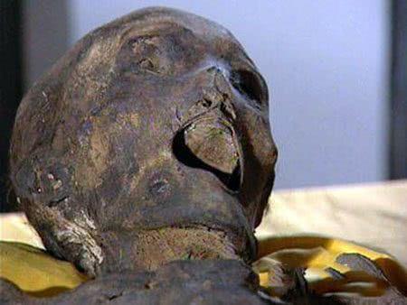 黑龙江发现清朝古墓，专家：墓主死相非常恐怖，曾在棺中复活！
