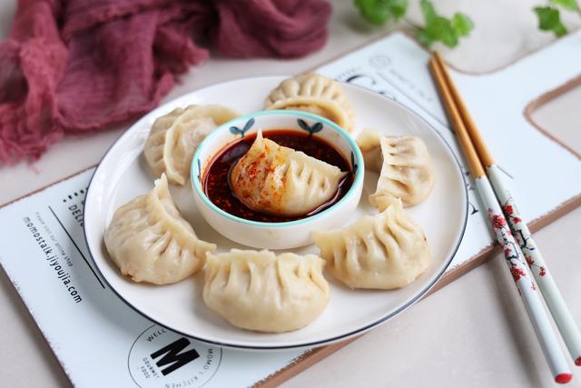 初伏吃饺子，最爱这种做法，鲜美营养，汤汁不流失，伏天吃真好