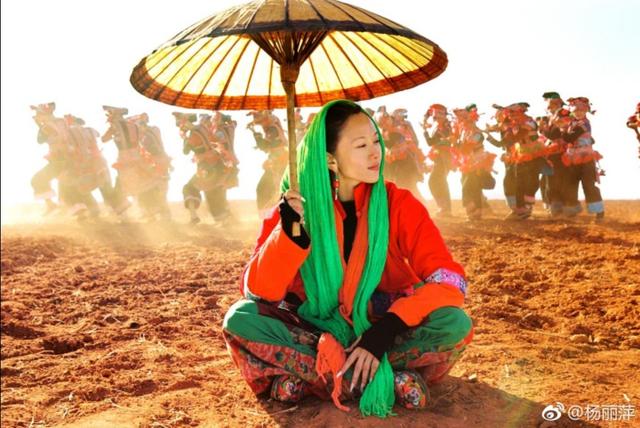 62岁杨丽萍：她一出道就自带光环，熟龄天真下是极致女权主义！