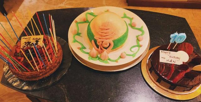 梁洛施32岁生日变美了，仨儿子做蛋糕为她庆祝，