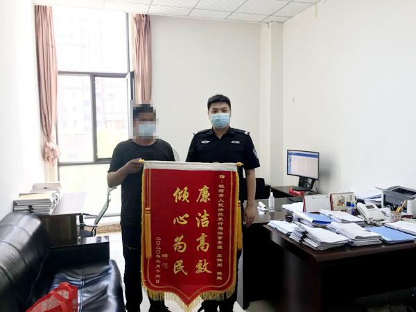 借钱结怨引纠纷，法官十日执结获称赞