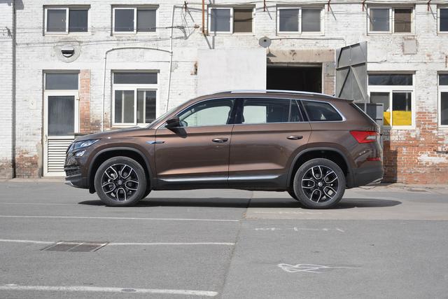 上汽大众也有亲民的大七座，标配2.0T，轴距近