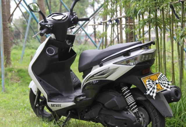又一“黑馬”來襲，實(shí)力模仿雅馬哈勁戰(zhàn)，電噴供油，7L油箱1.05W