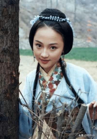 看了马伊琍18岁照片，再看姚迪18岁照片，才懂文章眼光有多好