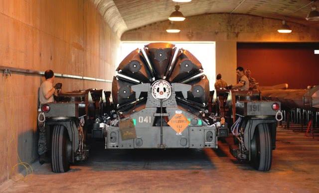 被高超音速武器吓到，美军B-1不再固定前沿部署，挂一导弹来回跑