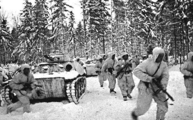 士兵突围将军殿后，二战这位将军掩护士兵战死