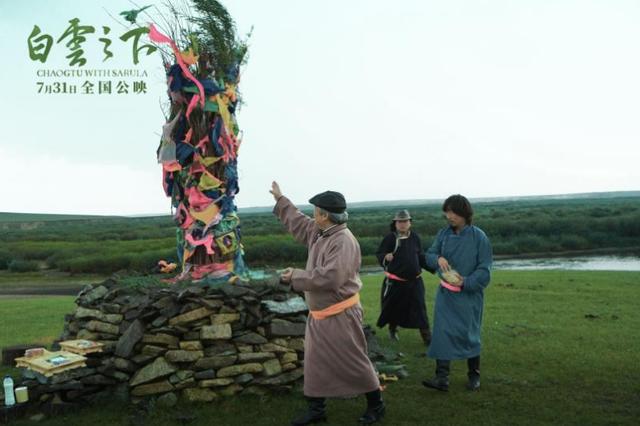 《白云之下》7·31上映，听完斯琴高娃和章子怡的