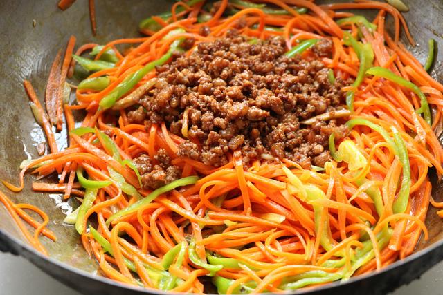 孩子愛吃的護眼菜，便宜又營養，簡單炒一炒，每次都不夠吃