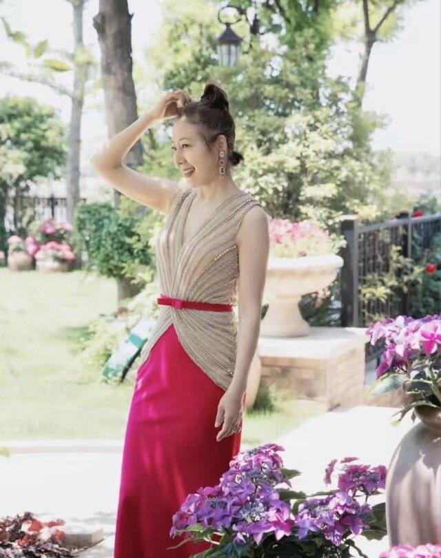 56岁范明：娶了大他6岁的女总裁，其豪宅犹如城堡一般，令人羡慕