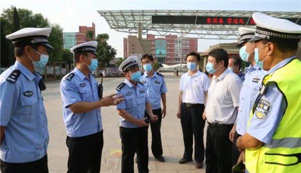 滨州公安交警支队深入一线督导创建全国文明城市交通秩序整治工作