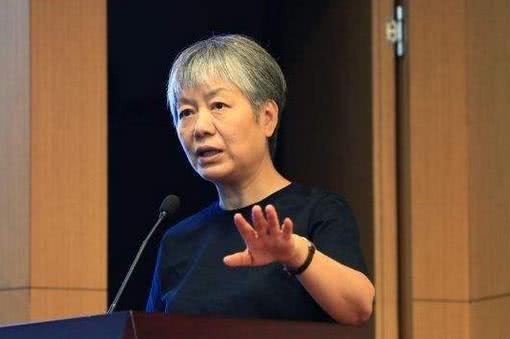 为何“穷人家”孩子一眼就能认出？李玫瑾教授：身上这3点藏不住