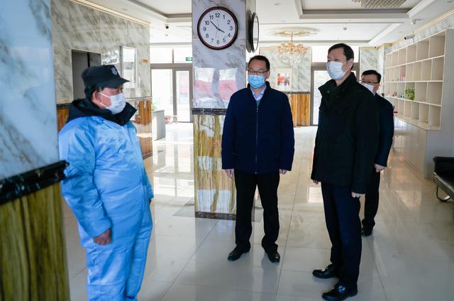 济南新材料产业园区管委会主任陈西武到企业和疫情防控留观点调研