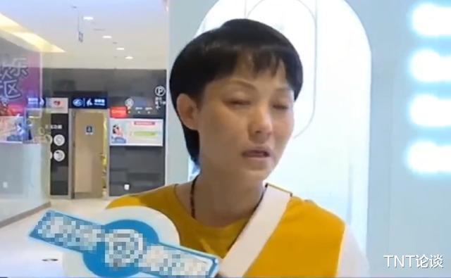 玩商场里的"大滚筒", 孩子弄断了手！谁出医药费引争议
