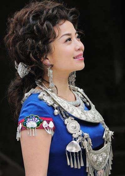 她是国家一级演员也是李谷一女儿，25次登央视春