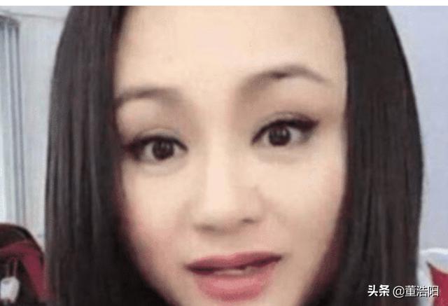 被破尿酸毁了的几位女星，李小璐不忍直视，她直接整成了“妖怪”