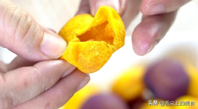 好吃的双色地瓜球做法，一口下去软糯香甜，美味小甜点
