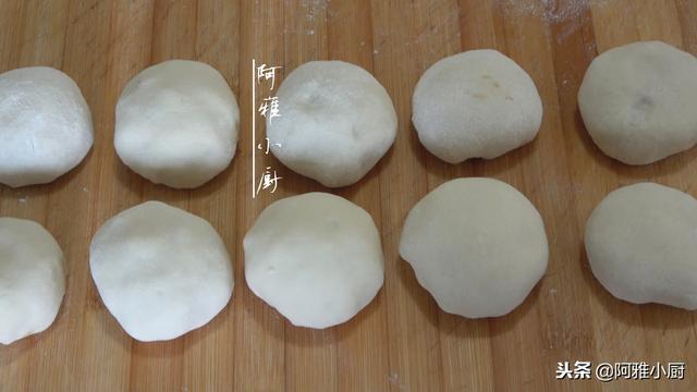 想吃水煎包再也不用去买了，按照这个方法做，薄皮大馅好吃极了