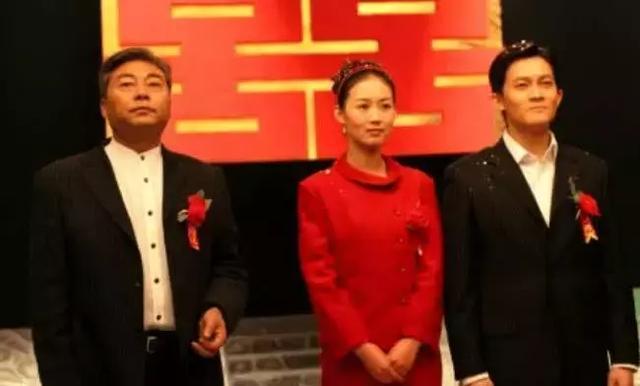 他是出名的老婆奴，拍戏不求片酬，唯一要求就是把老婆带在身边